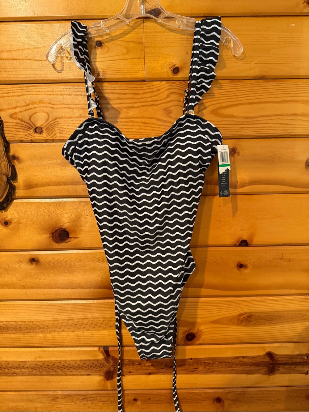 Black & White Wave-Print One-Piece Swimsuit